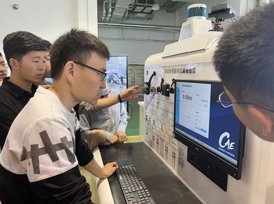 汽車工程系成功舉辦智能網(wǎng)聯(lián)汽車實訓(xùn)設(shè)備專項培訓(xùn)，深化通信與自動控制技術(shù)研究